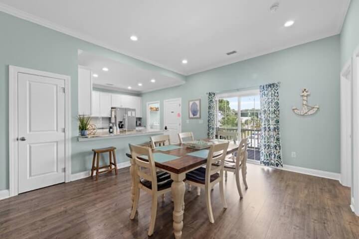Dog friendly, no pet fee! 4bd home w/private pool.