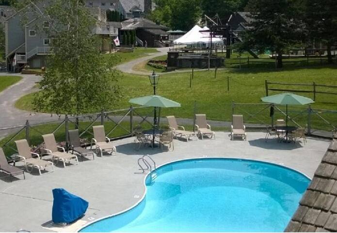 Deluxe Redone Country Inn Suite at Jiminy-Sleeps 4 - Ski On/Off at Mountain Base - Foto 14