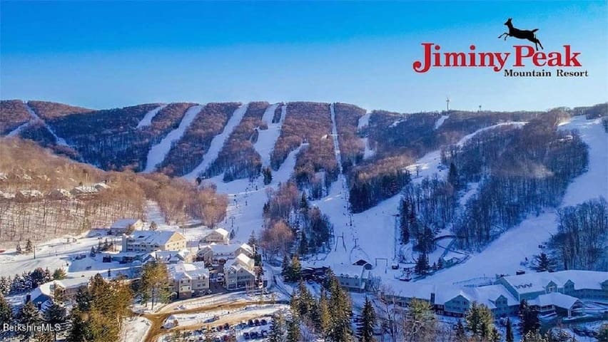 Deluxe Redone Country Inn Suite at Jiminy-Sleeps 4 - Ski On/Off at Mountain Base - Foto 25