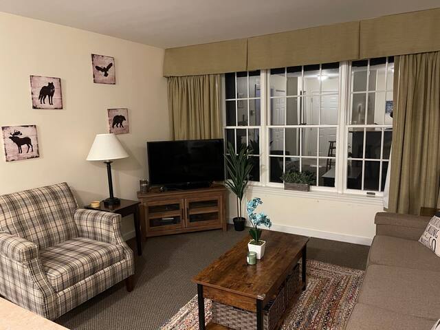 Deluxe Redone Country Inn Suite at Jiminy-Sleeps 4 - Ski On/Off at Mountain Base - Foto 2