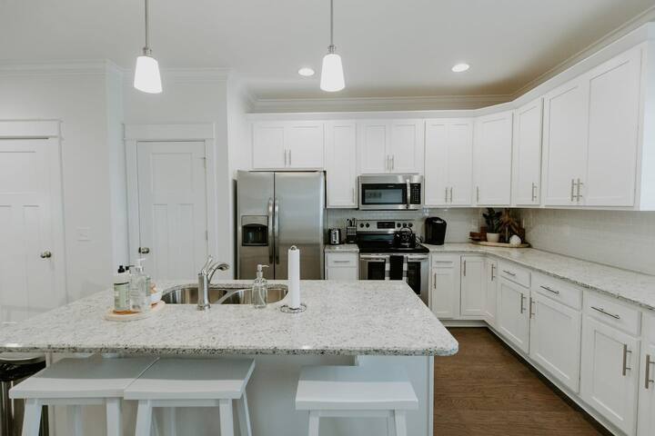 NEW Family Friendly Maple Mansion | Sleeps 28 - Foto 33