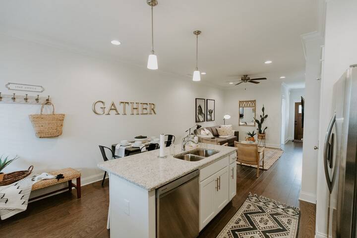 NEW Family Friendly Maple Mansion | Sleeps 28 - Foto 38