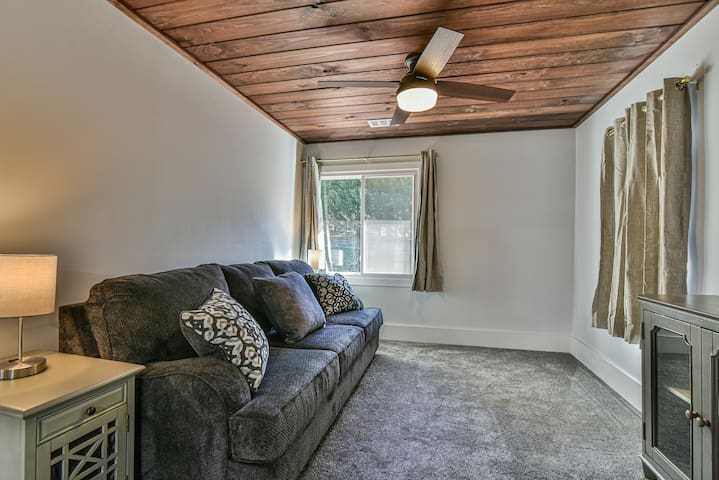 N. Asheville 5BR Retreat: Hot Tub, Fire Pit - Foto 31