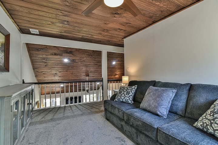 N. Asheville 5BR Retreat: Hot Tub, Fire Pit - Foto 32