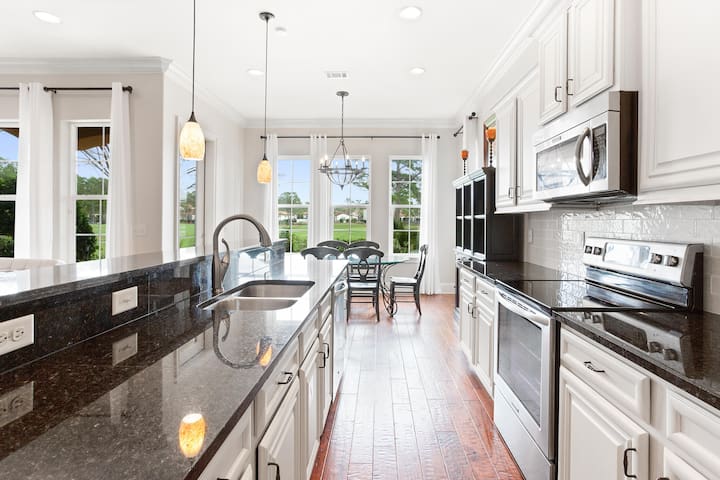 Sandestin 4BR Golf Home w/ 2 Golf Carts - On Golf Course