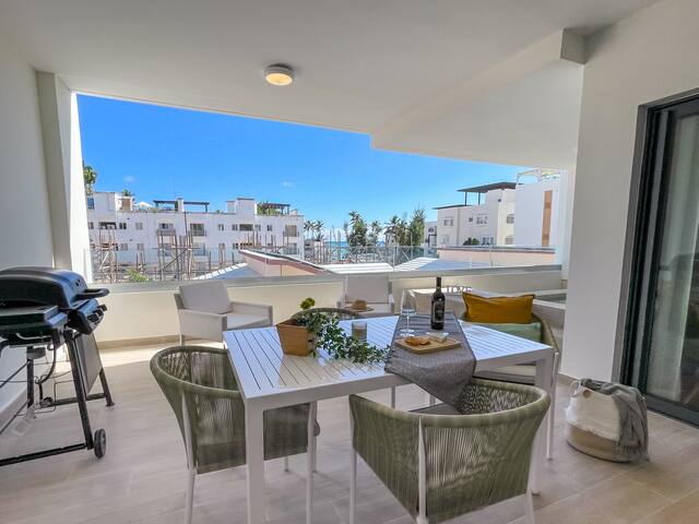 Incredibly Beautiful condo just steps to the beach