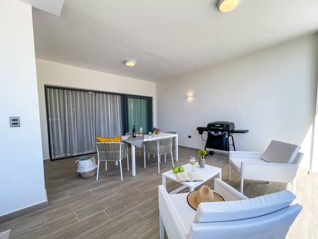 Incredibly Beautiful condo just steps to the beach