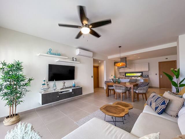 Incredibly Beautiful condo just steps to the beach