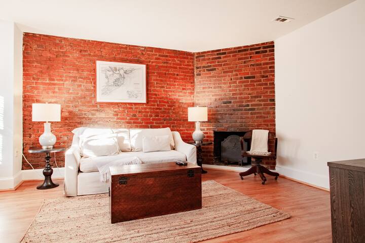 Quaint DC Private 1-BR Walk to METRO-rail subway