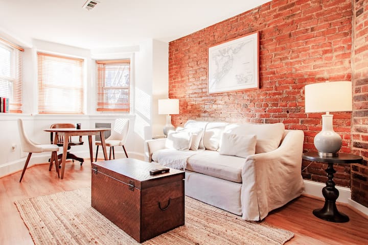 Quaint DC Private 1-BR Walk to METRO-rail subway