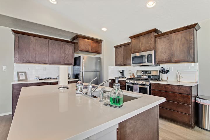 Modern & Luxurious 3 bedroom caldwell townhome - Photo 6