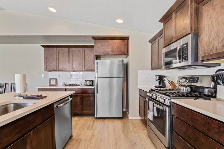 Modern & Luxurious 3 bedroom caldwell townhome - Photo 7