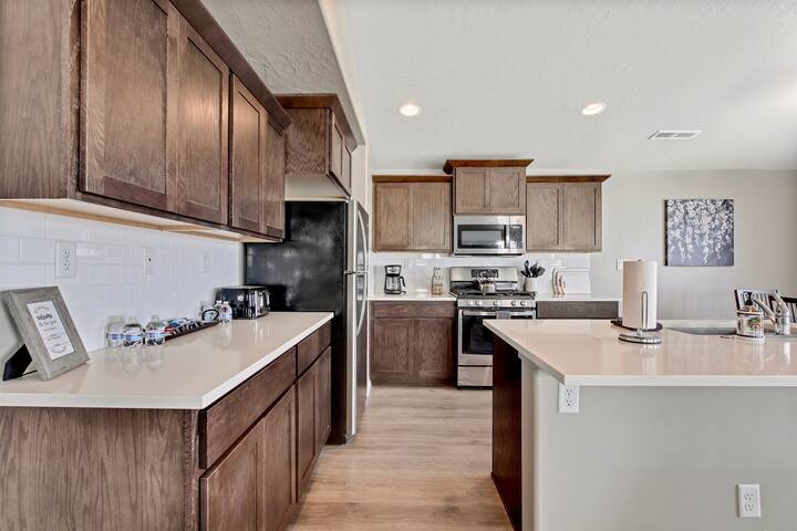 Modern & Luxurious 3 bedroom caldwell townhome - Photo 8