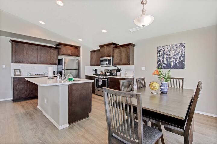 Modern & Luxurious 3 bedroom caldwell townhome - Photo 11