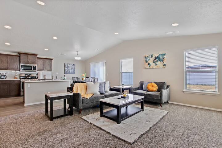 Modern & Luxurious 3 bedroom caldwell townhome - Photo 13