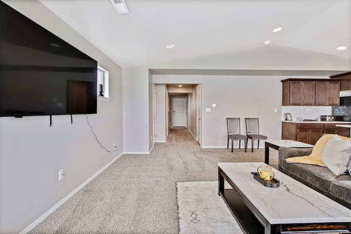 Modern & Luxurious 3 bedroom caldwell townhome - Photo 14
