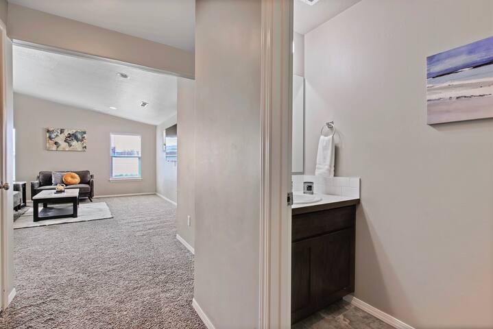 Modern & Luxurious 3 bedroom caldwell townhome - Photo 15