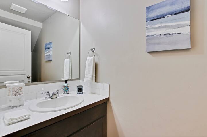 Modern & Luxurious 3 bedroom caldwell townhome - Photo 16