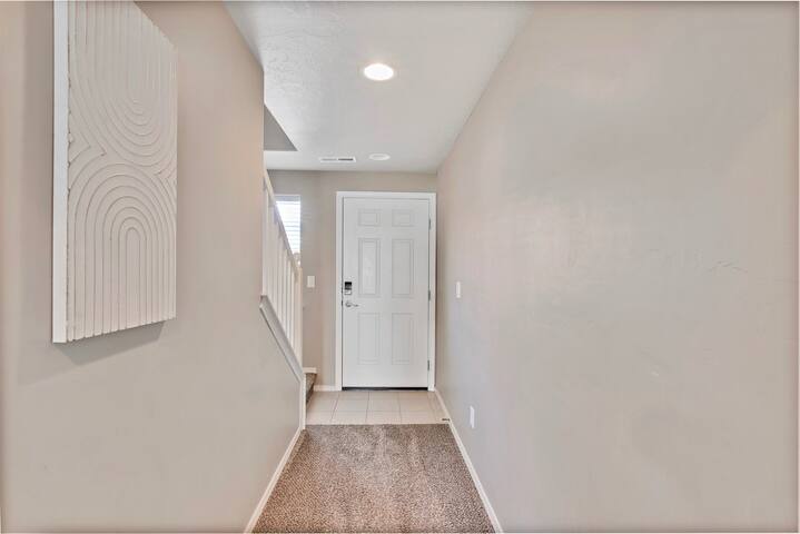 Modern & Luxurious 3 bedroom caldwell townhome - Photo 17