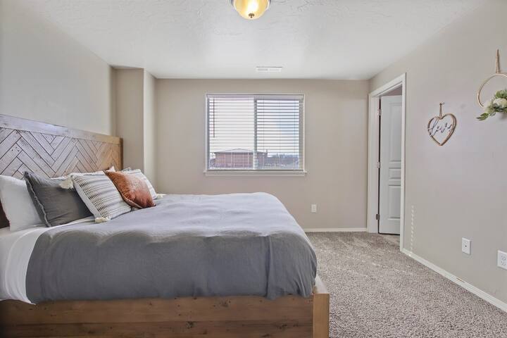 Modern & Luxurious 3 bedroom caldwell townhome - Photo 20