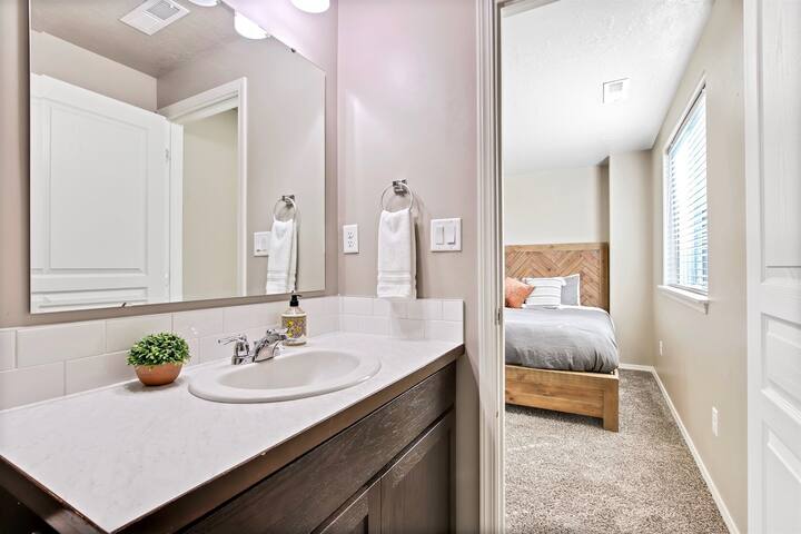 Modern & Luxurious 3 bedroom caldwell townhome - Photo 21
