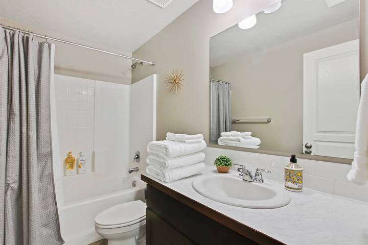 Modern & Luxurious 3 bedroom caldwell townhome - Photo 22
