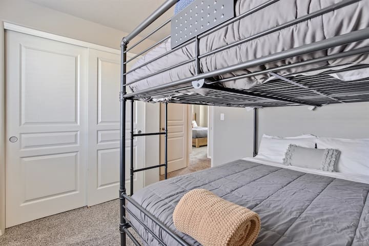 Modern & Luxurious 3 bedroom caldwell townhome - Photo 24
