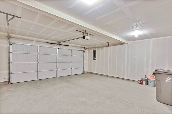 Modern & Luxurious 3 bedroom caldwell townhome - Photo 29
