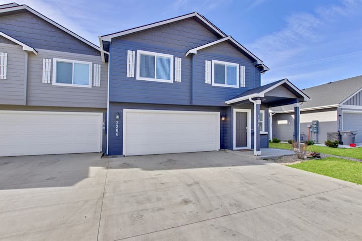 Modern & Luxurious 3 bedroom caldwell townhome - Photo 31