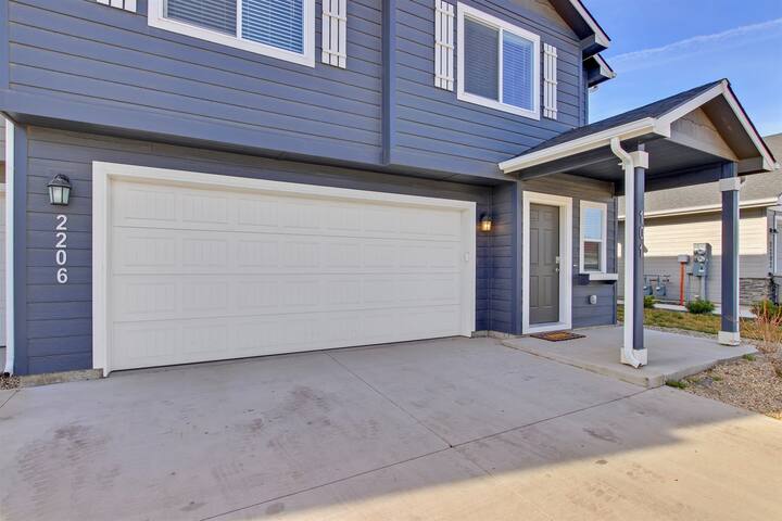Modern & Luxurious 3 bedroom caldwell townhome - Photo 35