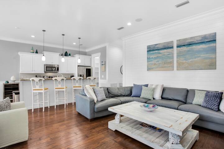 Large 4 bedroom with bunk room and 2 golf carts!