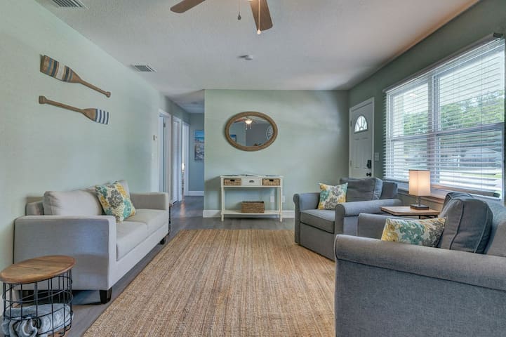 Pet-Friendly Home w/ Heated Pool & Screened Lanai - Foto 14