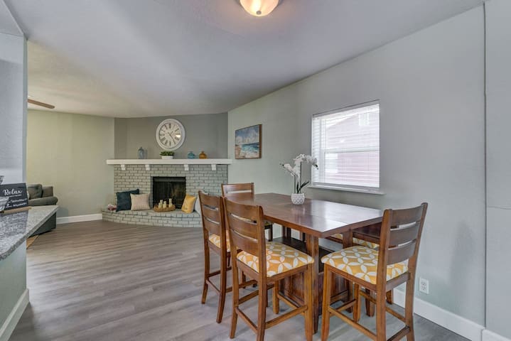 Pet-Friendly Home w/ Heated Pool & Screened Lanai - Foto 6