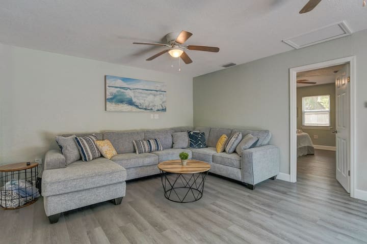 Pet-Friendly Home w/ Heated Pool & Screened Lanai - Foto 4