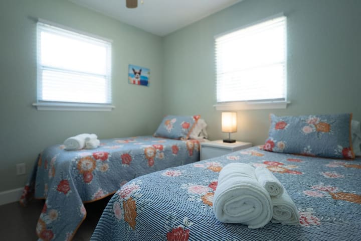 Pet-Friendly Home w/ Heated Pool & Screened Lanai - Foto 34