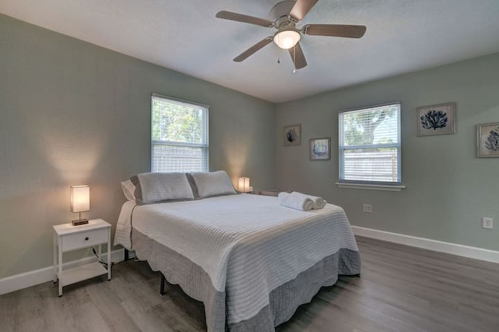 Pet-Friendly Home w/ Heated Pool & Screened Lanai - Foto 26