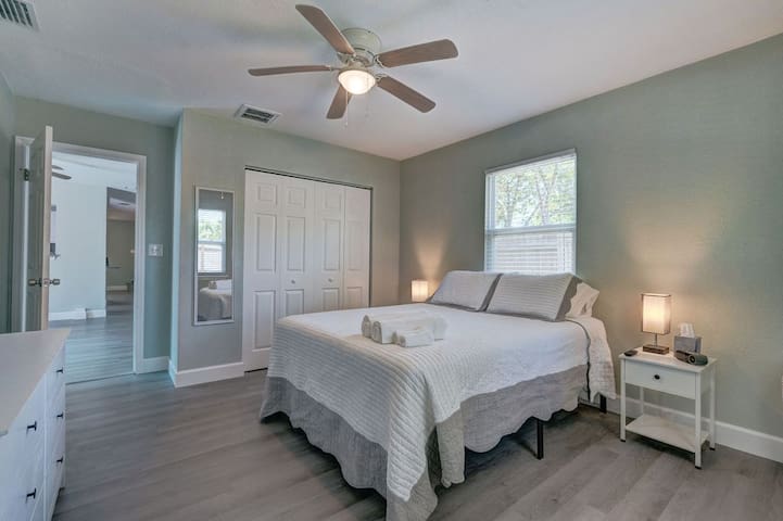 Pet-Friendly Home w/ Heated Pool & Screened Lanai - Foto 7