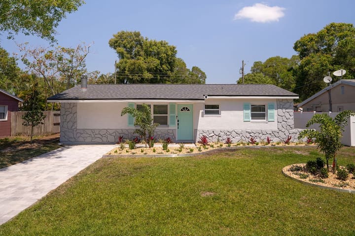 Pet-Friendly Home w/ Heated Pool & Screened Lanai - Foto 12