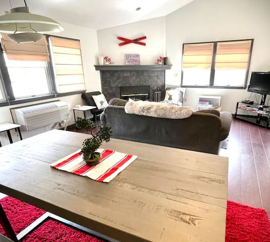 Chic 2BR Suite on Jiminy Mtn Sleeps 8 - Gorgeous - Foto 3