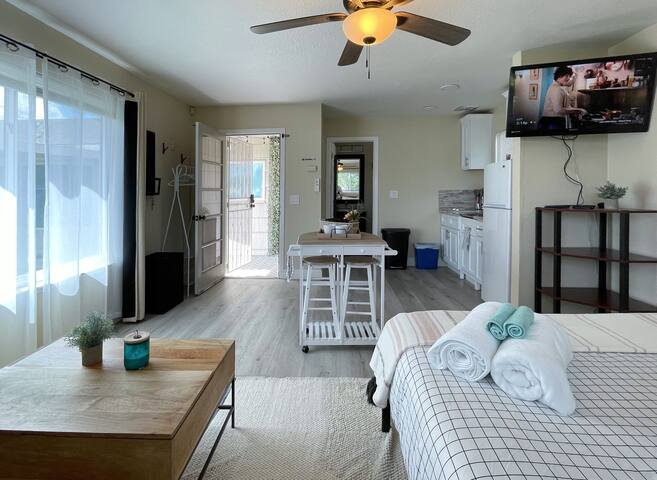 Adorable Private Guesthouse/Studio free parking - Foto 3