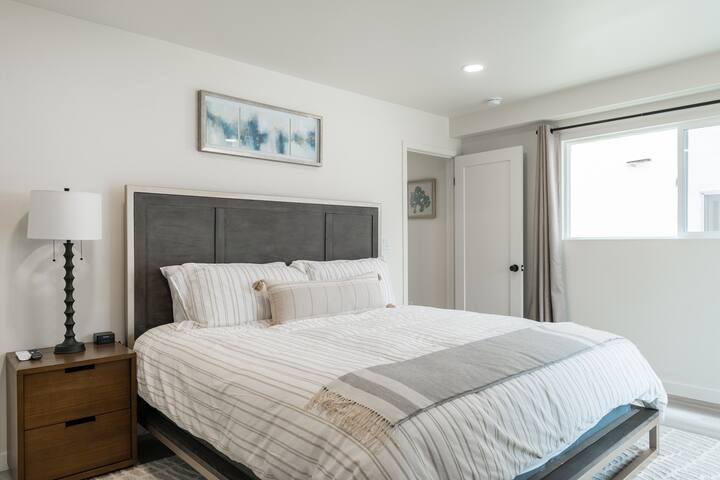 The Rosemont III - Upscale 2BR Near the Beach