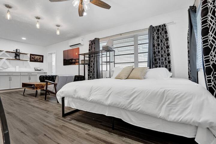 Luxury Studio near Everything - Parking - Beach