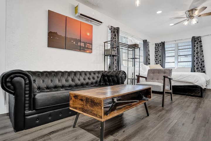 Luxury Studio near Everything - Parking - Beach
