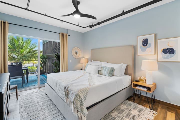 Suite 202: Deluxe King, Sun Deck, Htd Pool, Bikes