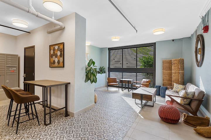 Suite 201: 2 Bed/2 Bath, Htd Pool, Gym, Free Bikes - Foto 48