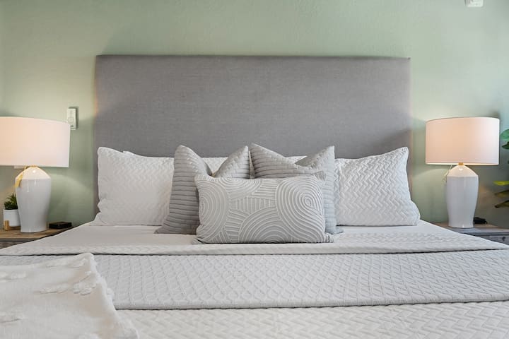 Suite 201: 2 Bed/2 Bath, Htd Pool, Gym, Free Bikes - Foto 32