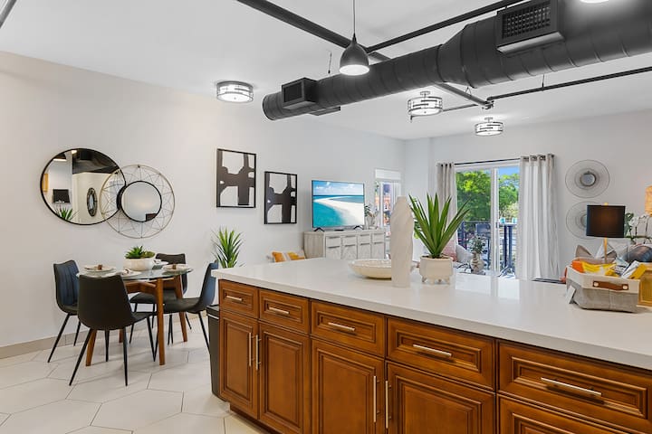 Suite 201: 2 Bed/2 Bath, Htd Pool, Gym, Free Bikes - Foto 21