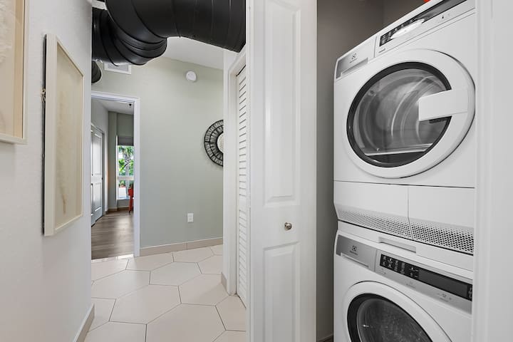 Suite 201: 2 Bed/2 Bath, Htd Pool, Gym, Free Bikes - Foto 46