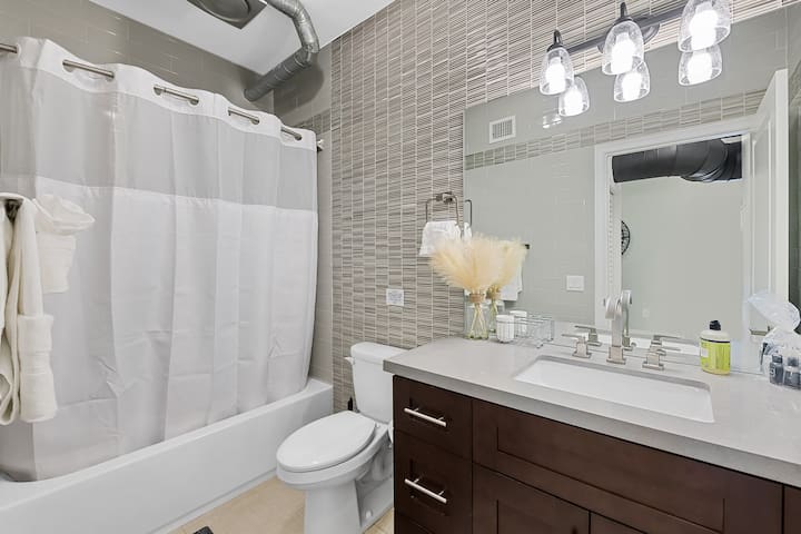 Suite 201: 2 Bed/2 Bath, Htd Pool, Gym, Free Bikes - Foto 34