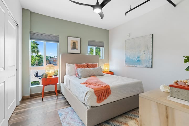 Suite 201: 2 Bed/2 Bath, Htd Pool, Gym, Free Bikes - Foto 15